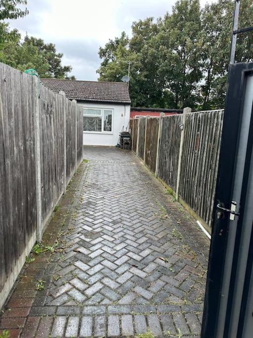 Amazing Gantshill Studio Annexe & Free Parking Redbridge Esterno foto